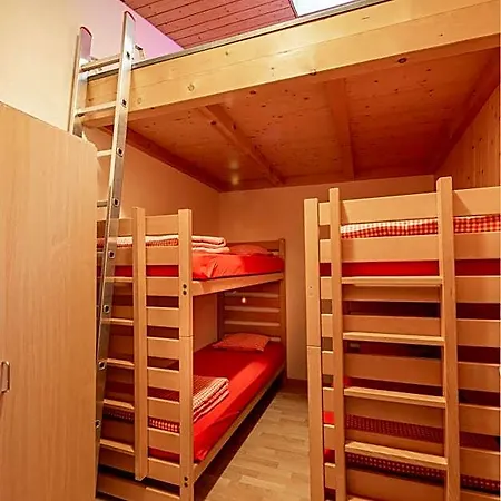 Simons Hostel *