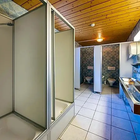 Simons Hostel *